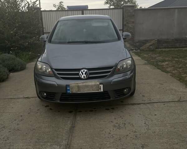 Серый Фольксваген Гольф Плюс, объемом двигателя 2 л и пробегом 250 тыс. км за 5990 $, фото 1 на Automoto.ua