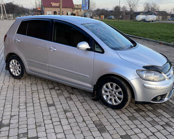 Серый Фольксваген Гольф Плюс, объемом двигателя 1.6 л и пробегом 268 тыс. км за 4900 $, фото 1 на Automoto.ua