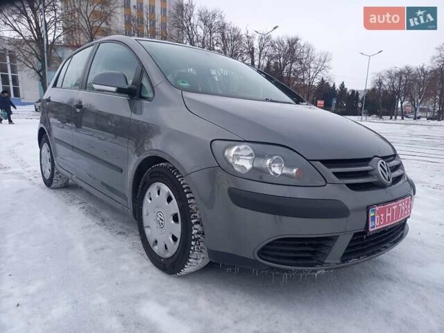 Сірий Фольксваген Golf Plus, об'ємом двигуна 1.6 л та пробігом 163 тис. км за 6150 $, фото 1 на Automoto.ua