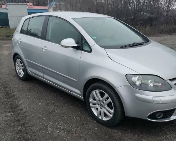 Серый Фольксваген Гольф Плюс, объемом двигателя 1.6 л и пробегом 169 тыс. км за 6550 $, фото 1 на Automoto.ua