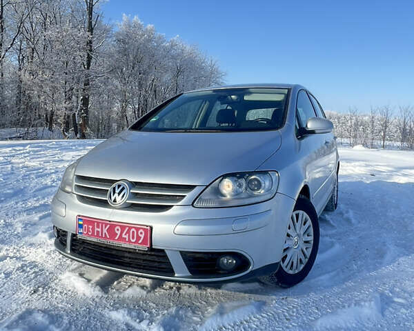 Серый Фольксваген Гольф Плюс, объемом двигателя 1.6 л и пробегом 180 тыс. км за 6300 $, фото 1 на Automoto.ua
