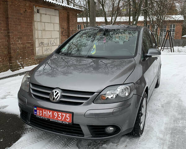 Серый Фольксваген Гольф Плюс, объемом двигателя 1.6 л и пробегом 206 тыс. км за 5999 $, фото 1 на Automoto.ua