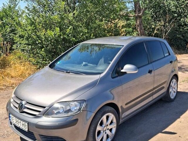 Сірий Фольксваген Golf Plus, об'ємом двигуна 1.6 л та пробігом 314 тис. км за 5900 $, фото 1 на Automoto.ua