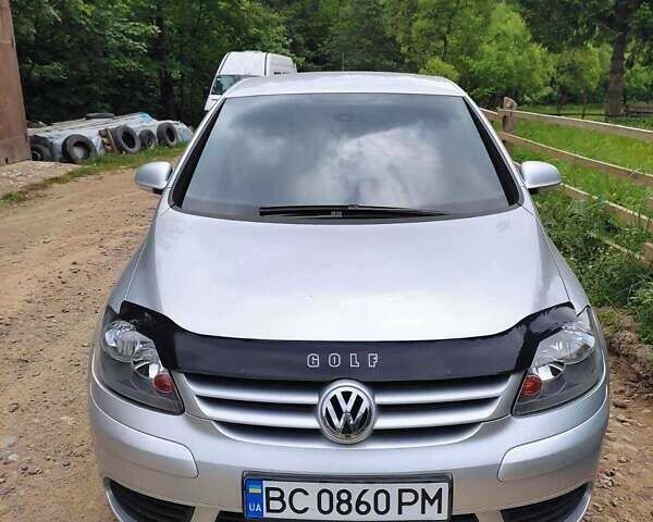 Серый Фольксваген Гольф Плюс, объемом двигателя 1.6 л и пробегом 287 тыс. км за 3950 $, фото 1 на Automoto.ua