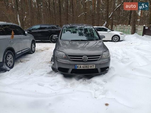 Серый Фольксваген Гольф Плюс, объемом двигателя 1.6 л и пробегом 250 тыс. км за 5500 $, фото 1 на Automoto.ua