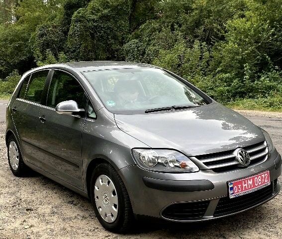 Серый Фольксваген Гольф Плюс, объемом двигателя 1.4 л и пробегом 232 тыс. км за 5500 $, фото 1 на Automoto.ua