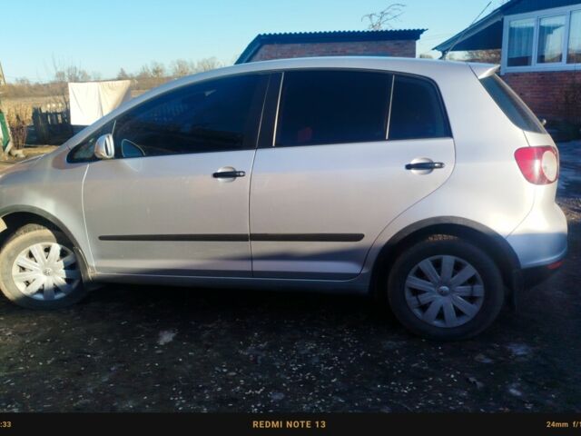 Серый Фольксваген Гольф Плюс, объемом двигателя 1.6 л и пробегом 259 тыс. км за 5300 $, фото 1 на Automoto.ua