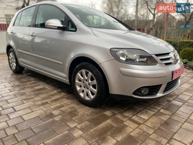 Серый Фольксваген Гольф Плюс, объемом двигателя 1.6 л и пробегом 180 тыс. км за 5890 $, фото 1 на Automoto.ua