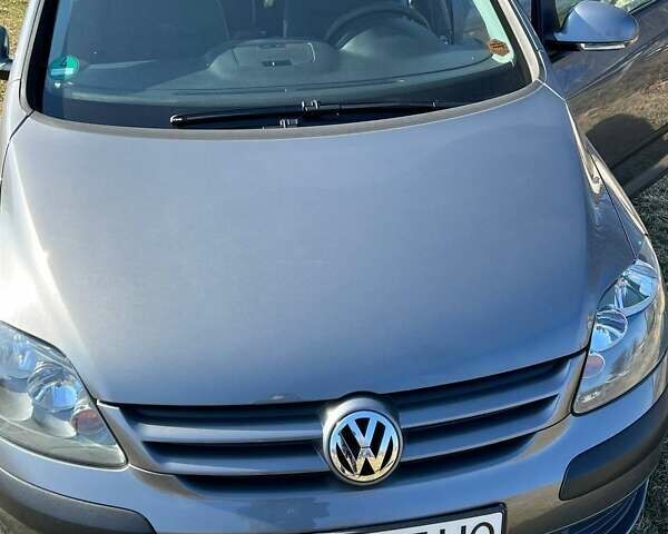 Серый Фольксваген Гольф Плюс, объемом двигателя 1.4 л и пробегом 214 тыс. км за 5500 $, фото 1 на Automoto.ua
