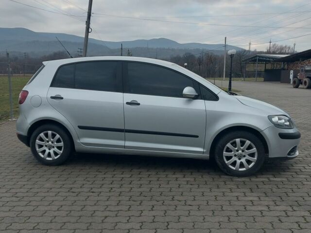 Серый Фольксваген Гольф Плюс, объемом двигателя 1.6 л и пробегом 201 тыс. км за 5500 $, фото 1 на Automoto.ua