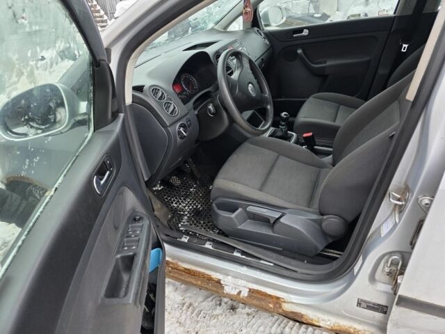 Серый Фольксваген Гольф Плюс, объемом двигателя 1.6 л и пробегом 313 тыс. км за 2700 $, фото 1 на Automoto.ua