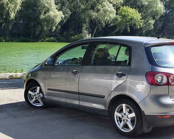 Серый Фольксваген Гольф Плюс, объемом двигателя 1.6 л и пробегом 280 тыс. км за 4650 $, фото 1 на Automoto.ua
