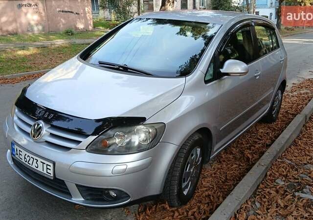 Серый Фольксваген Гольф Плюс, объемом двигателя 1.6 л и пробегом 230 тыс. км за 5800 $, фото 1 на Automoto.ua