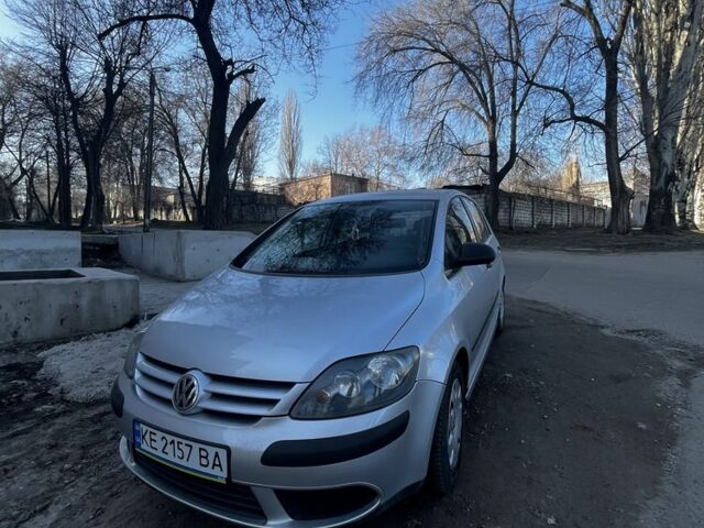 Серый Фольксваген Гольф Плюс, объемом двигателя 1.4 л и пробегом 143 тыс. км за 6500 $, фото 1 на Automoto.ua