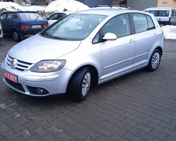 Серый Фольксваген Гольф Плюс, объемом двигателя 1.6 л и пробегом 204 тыс. км за 5550 $, фото 1 на Automoto.ua
