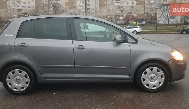Серый Фольксваген Гольф Плюс, объемом двигателя 1.6 л и пробегом 202 тыс. км за 5650 $, фото 1 на Automoto.ua