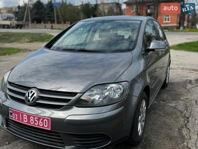 Сірий Фольксваген Golf Plus, об'ємом двигуна 1.4 л та пробігом 218 тис. км за 5999 $, фото 1 на Automoto.ua
