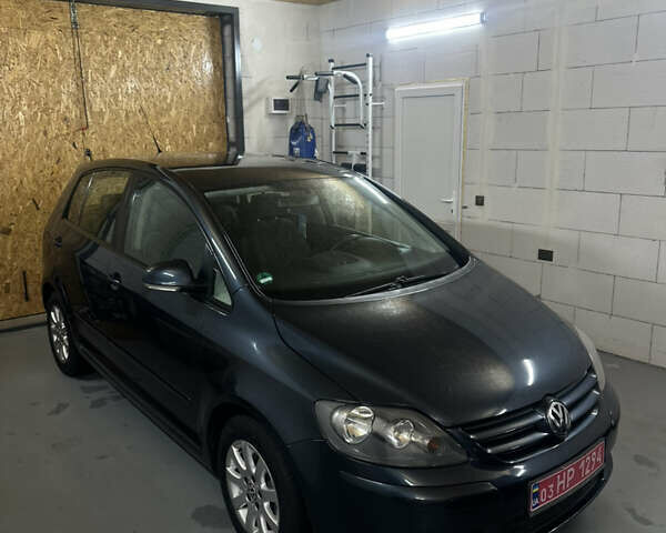 Серый Фольксваген Гольф Плюс, объемом двигателя 1.6 л и пробегом 205 тыс. км за 6150 $, фото 1 на Automoto.ua