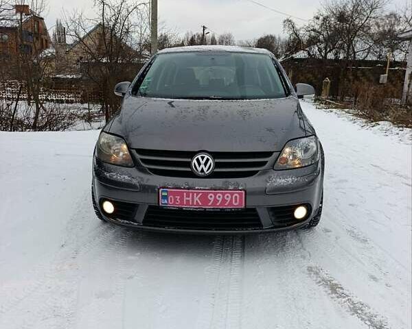 Серый Фольксваген Гольф Плюс, объемом двигателя 1.6 л и пробегом 217 тыс. км за 7200 $, фото 1 на Automoto.ua