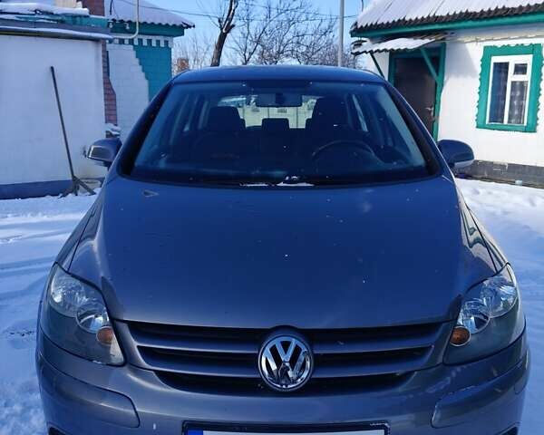 Серый Фольксваген Гольф Плюс, объемом двигателя 1.6 л и пробегом 211 тыс. км за 6800 $, фото 1 на Automoto.ua