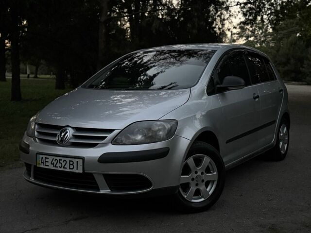 Серый Фольксваген Гольф Плюс, объемом двигателя 1.6 л и пробегом 202 тыс. км за 4499 $, фото 1 на Automoto.ua