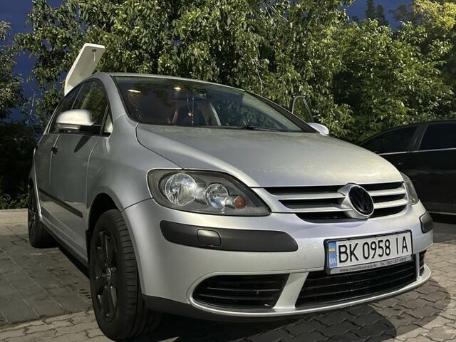 Сірий Фольксваген Golf Plus, об'ємом двигуна 2 л та пробігом 162 тис. км за 6399 $, фото 1 на Automoto.ua