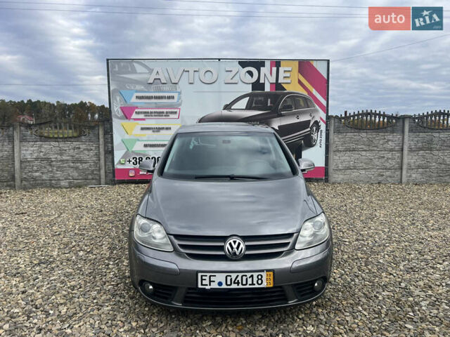 Серый Фольксваген Гольф Плюс, объемом двигателя 1.6 л и пробегом 220 тыс. км за 6599 $, фото 1 на Automoto.ua