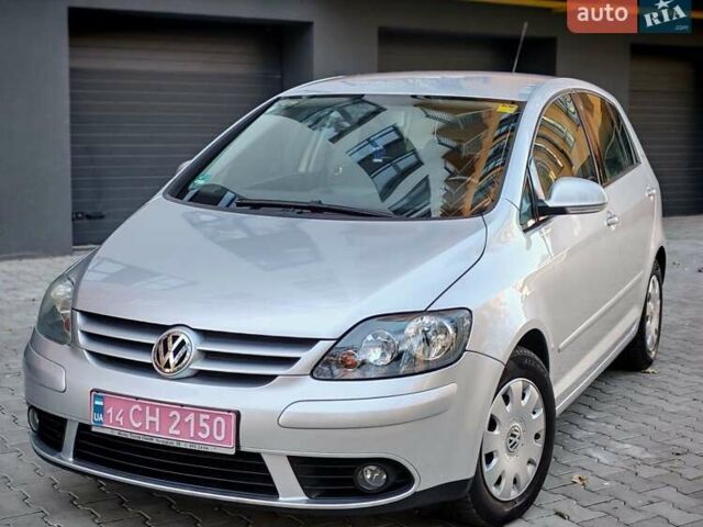 Серый Фольксваген Гольф Плюс, объемом двигателя 1.6 л и пробегом 181 тыс. км за 5599 $, фото 1 на Automoto.ua