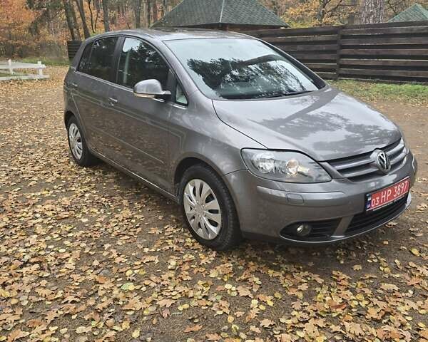 Фольксваген Гольф Плюс 2007 в Луцке на Automoto.ua Серый Фольксваген Гольф Плюс, объемом двигателя 1.6 л и пробегом 226 тыс. км за 6000 $, фото 1 на Automoto.ua