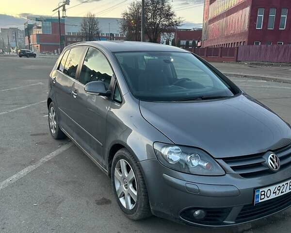 Серый Фольксваген Гольф Плюс, объемом двигателя 1.4 л и пробегом 218 тыс. км за 5500 $, фото 1 на Automoto.ua