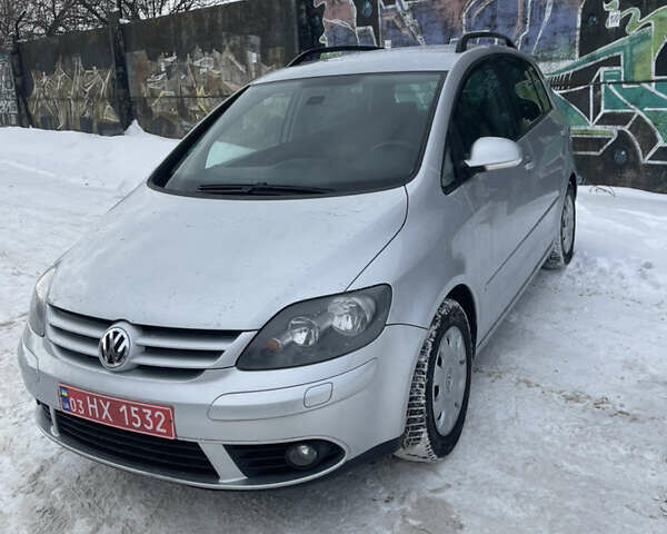 Сірий Фольксваген Golf Plus, об'ємом двигуна 1.4 л та пробігом 212 тис. км за 5700 $, фото 1 на Automoto.ua