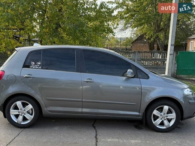 Серый Фольксваген Гольф Плюс, объемом двигателя 1.6 л и пробегом 287 тыс. км за 7100 $, фото 1 на Automoto.ua