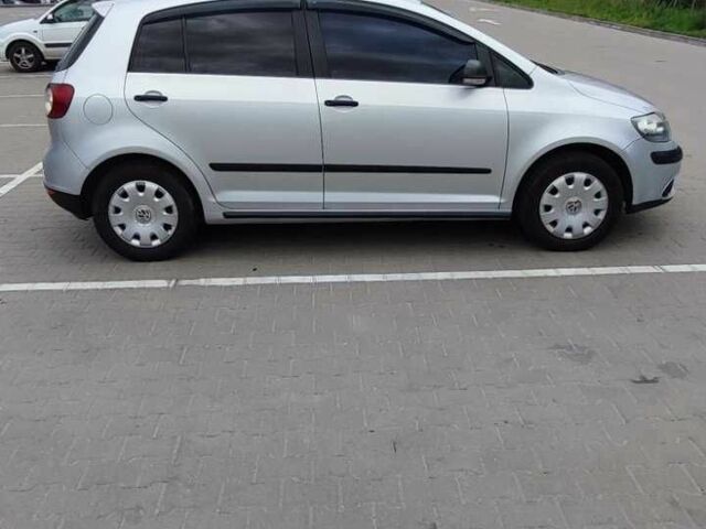 Фольксваген Гольф Плюс 2007 в Чернигове на Automoto.ua Серый Фольксваген Гольф Плюс, объемом двигателя 1.6 л и пробегом 240 тыс. км за 5999 $, фото 1 на Automoto.ua