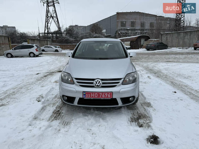 Серый Фольксваген Гольф Плюс, объемом двигателя 1.6 л и пробегом 176 тыс. км за 7100 $, фото 1 на Automoto.ua