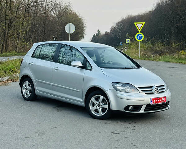 Серый Фольксваген Гольф Плюс, объемом двигателя 1.6 л и пробегом 180 тыс. км за 5699 $, фото 1 на Automoto.ua