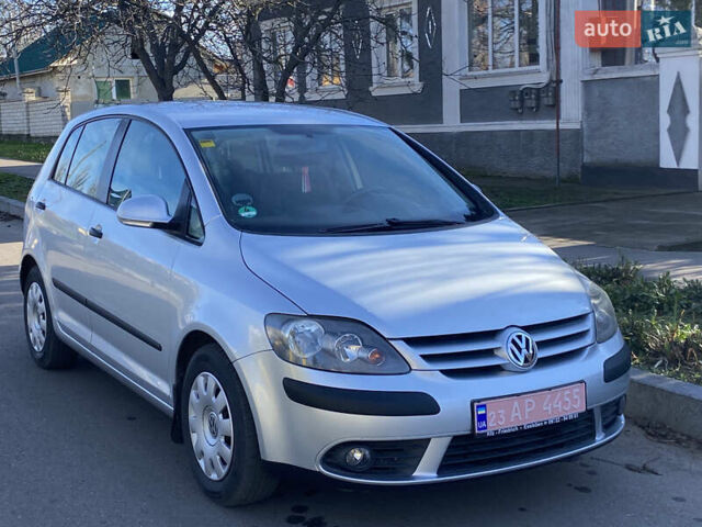Серый Фольксваген Гольф Плюс, объемом двигателя 1.6 л и пробегом 202 тыс. км за 5800 $, фото 1 на Automoto.ua