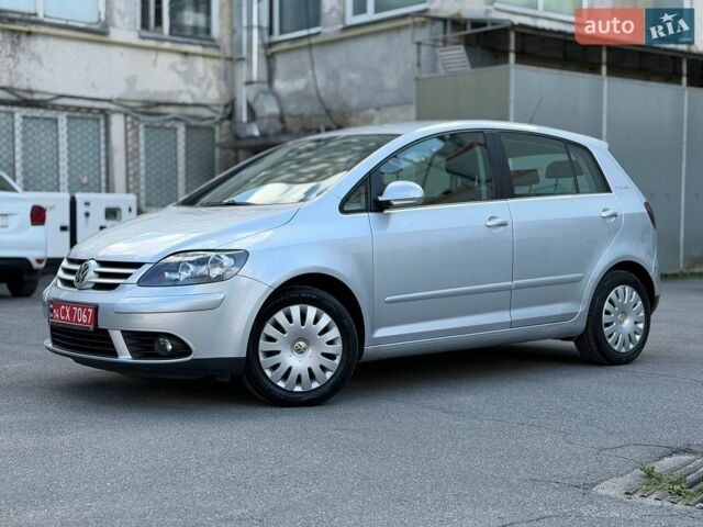Сірий Фольксваген Golf Plus, об'ємом двигуна 1.6 л та пробігом 107 тис. км за 8999 $, фото 1 на Automoto.ua