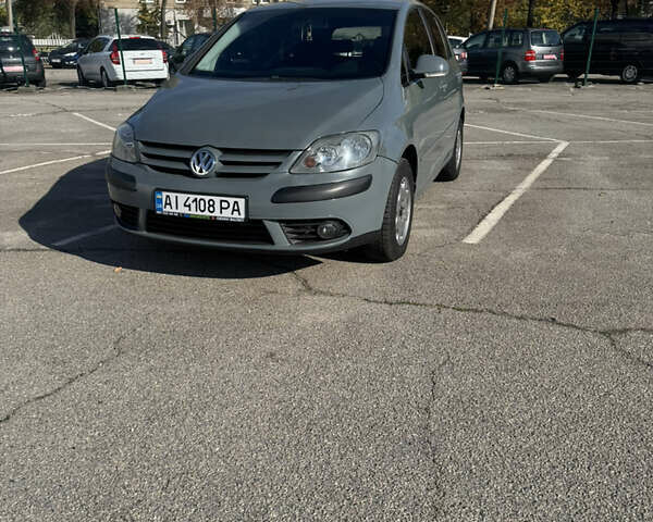 Серый Фольксваген Гольф Плюс, объемом двигателя 1.6 л и пробегом 216 тыс. км за 6099 $, фото 1 на Automoto.ua