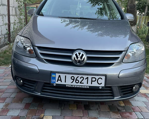 Серый Фольксваген Гольф Плюс, объемом двигателя 1.6 л и пробегом 184 тыс. км за 8000 $, фото 1 на Automoto.ua