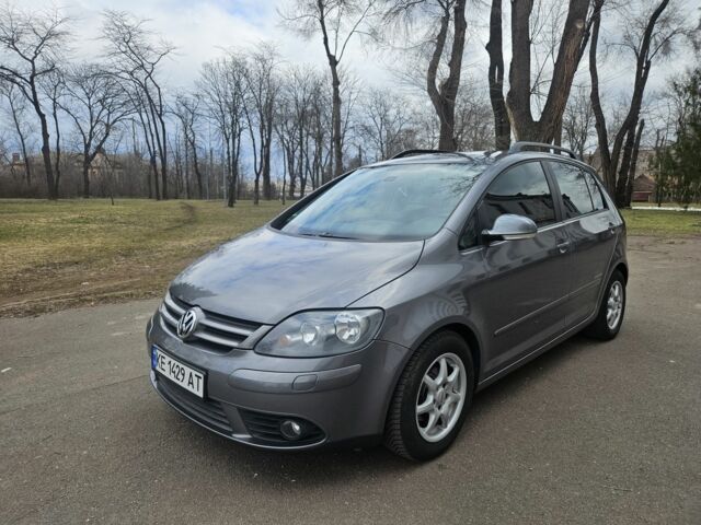 Серый Фольксваген Гольф Плюс, объемом двигателя 1.6 л и пробегом 214 тыс. км за 7300 $, фото 1 на Automoto.ua