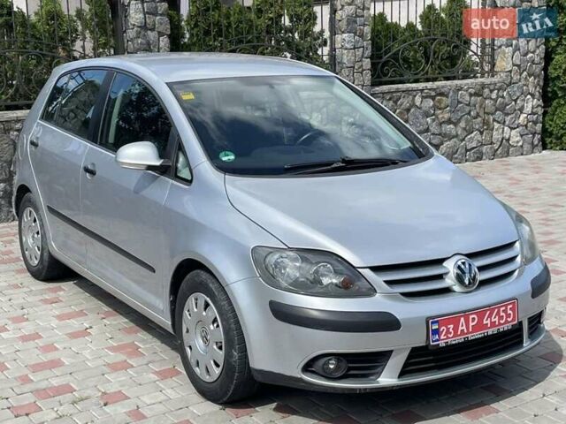 Серый Фольксваген Гольф Плюс, объемом двигателя 1.6 л и пробегом 202 тыс. км за 5800 $, фото 1 на Automoto.ua