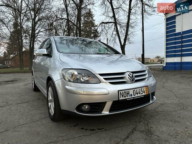 Серый Фольксваген Гольф Плюс, объемом двигателя 1.6 л и пробегом 144 тыс. км за 8200 $, фото 1 на Automoto.ua