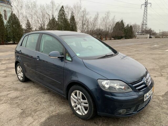 Серый Фольксваген Гольф Плюс, объемом двигателя 1.9 л и пробегом 250 тыс. км за 4200 $, фото 1 на Automoto.ua