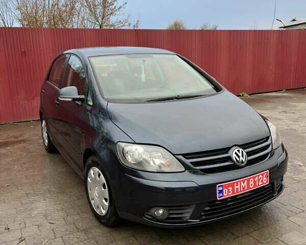 Серый Фольксваген Гольф Плюс, объемом двигателя 1.6 л и пробегом 230 тыс. км за 5600 $, фото 1 на Automoto.ua