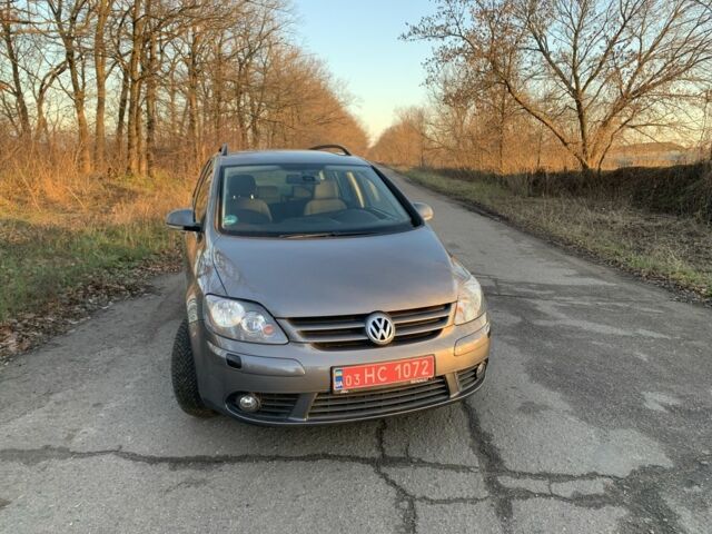 Серый Фольксваген Гольф Плюс, объемом двигателя 1.6 л и пробегом 160 тыс. км за 6200 $, фото 1 на Automoto.ua
