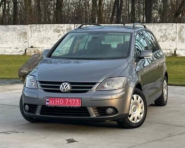 Серый Фольксваген Гольф Плюс, объемом двигателя 1.4 л и пробегом 217 тыс. км за 6200 $, фото 1 на Automoto.ua