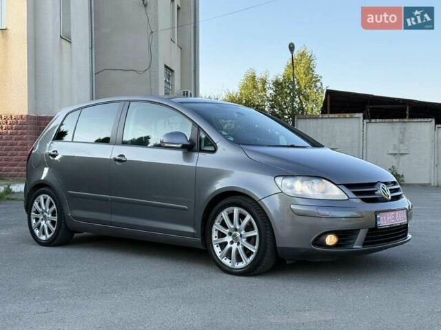 Серый Фольксваген Гольф Плюс, объемом двигателя 1.4 л и пробегом 263 тыс. км за 7399 $, фото 1 на Automoto.ua