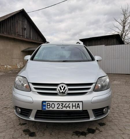 Серый Фольксваген Гольф Плюс, объемом двигателя 1.6 л и пробегом 219 тыс. км за 8000 $, фото 1 на Automoto.ua