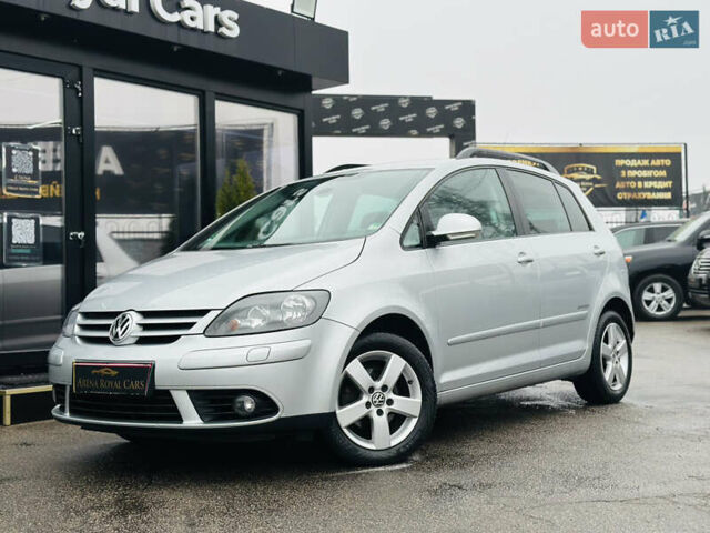 Серый Фольксваген Гольф Плюс, объемом двигателя 1.6 л и пробегом 245 тыс. км за 7800 $, фото 1 на Automoto.ua
