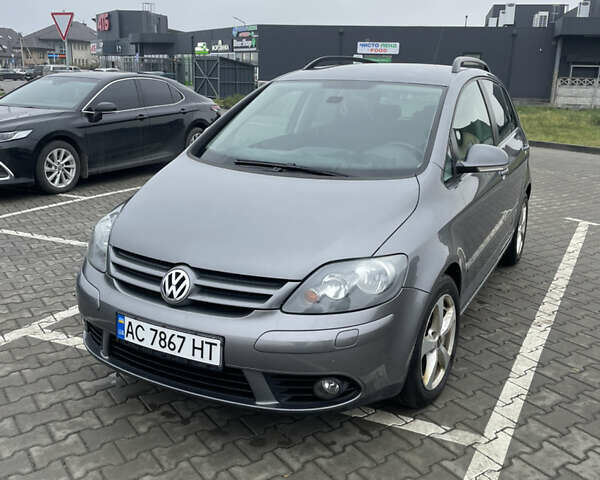 Серый Фольксваген Гольф Плюс, объемом двигателя 1.39 л и пробегом 219 тыс. км за 6200 $, фото 1 на Automoto.ua